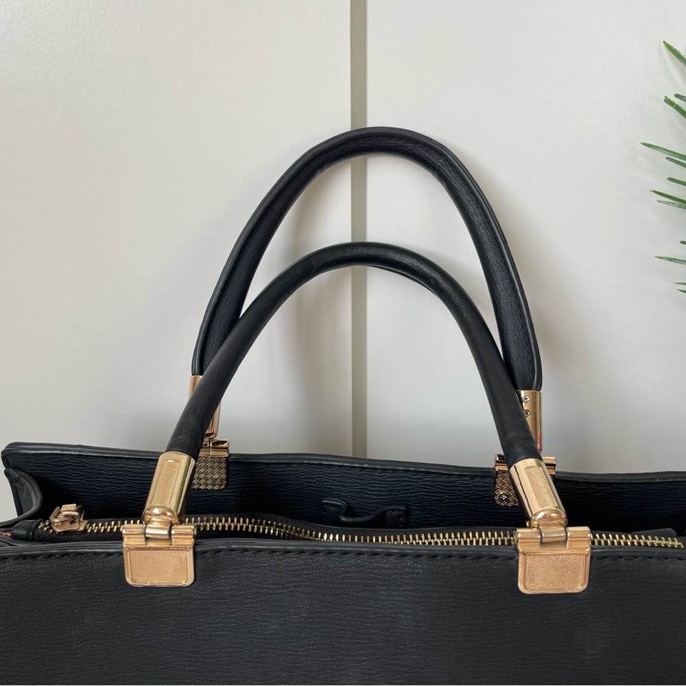 Basic Crossbody Handbag - image 4